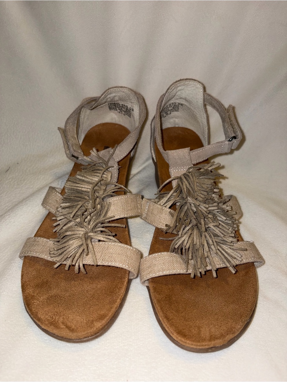 Minnetonka Women's Beige Fringe Wedge Sandals Hook & Loop Ankle Strap US 9